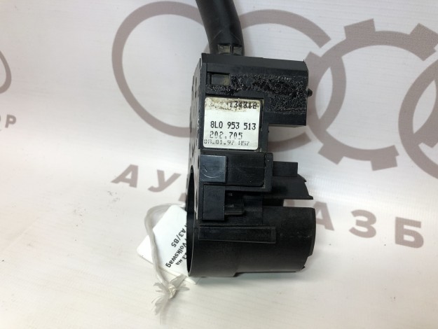 Выключатель указателя поворота VAG 8L0953513 на Ауди A3 8L купить с разборки в Самаре по цене 1 200 ₽